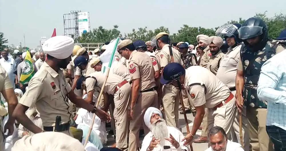 Farmers Protests: बायोमेट्रिक नियम के विरोध में किसानों का गुस्सा हाईवे पर फूटा, किया जाम