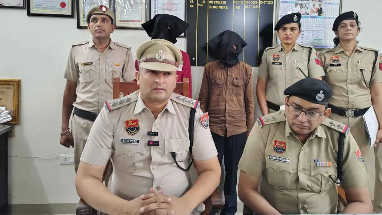 Theft News: मंदिर व मोबाइल दुकान में चोरी का चंद घंटों में खुलासा, दो आरोपी गिरफ्तार