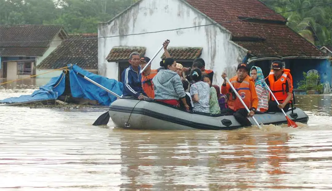 Indonesia Floods Impact: इंडोनेशिया में बाढ़ का कहर, हजारों लोग घर छोड़कर कर गए पलायन