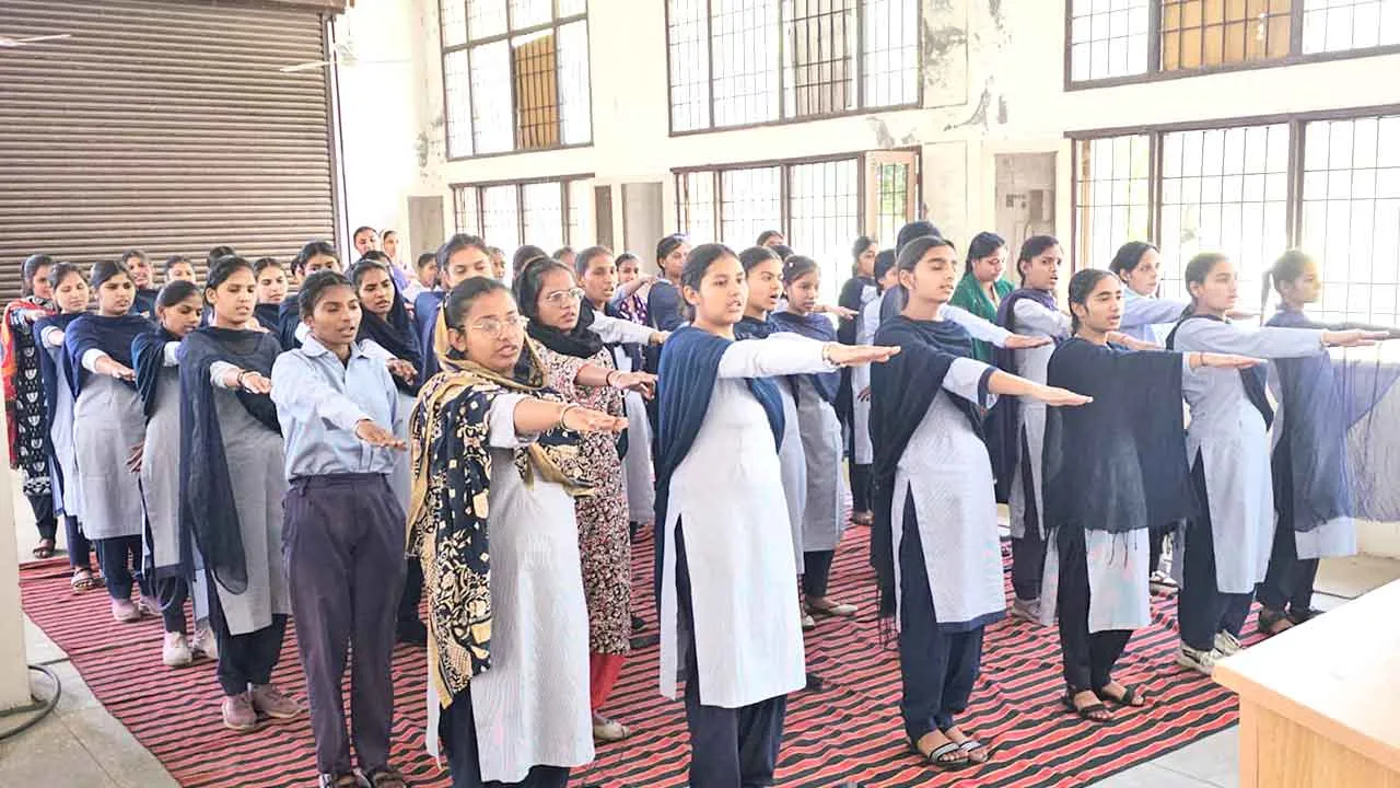 तलवाड़ा की आईटीआई कॉलेज में बाल विवाह व घरेलु हिंसा, दहेज़ के दुष्परिणामों, कानूनी प्रावधानों तथा इसे रोकने के लिए जागरूकता शिविर