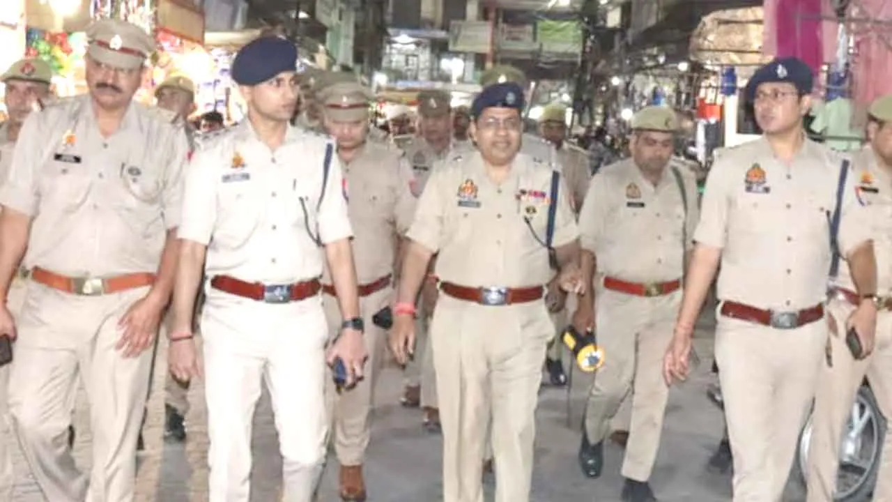 बॉर्डर से गुजरने वाले प्रत्येक वाहन व व्यक्ति की करें गहन जांच:एसपी