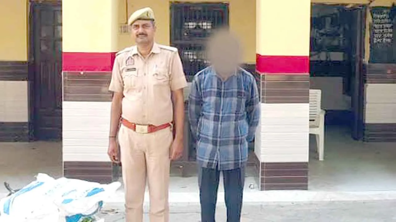 बुलेट बाइक के 15 मॉडिफाइड साइलेंसर बरामद, दुकानदार गिरफ्तार