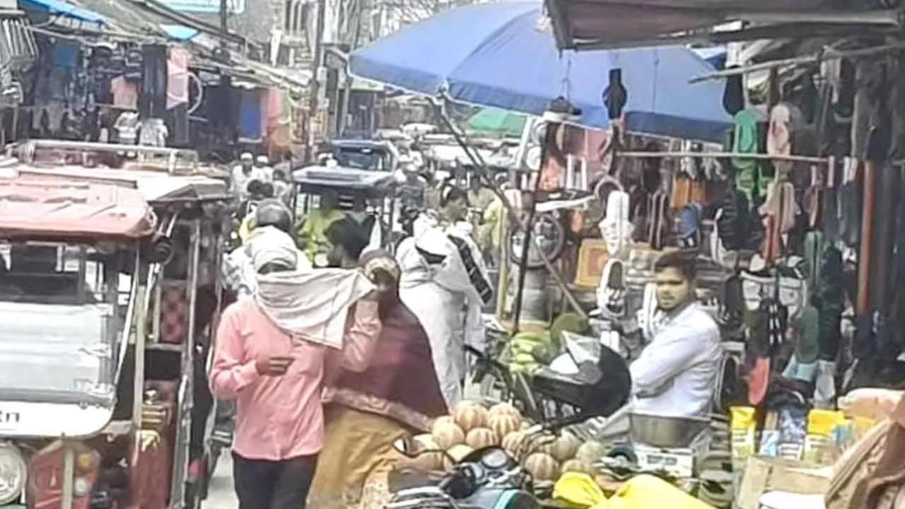 कैराना में श्रम प्रवर्तन अधिकारी का भ्रमण, फिर भी खुली रही दुकानें