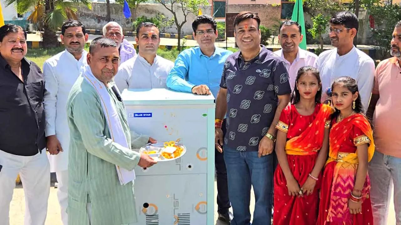 छात्र-छात्राओं व शिक्षक स्टाफ को शीतल पेयजल हेतु वाटर कूलर किया भेंट