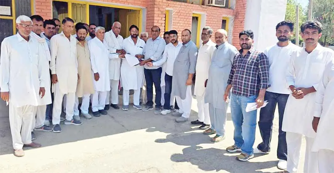 Farmers News: किसानों ने की ओलावृष्टि से बर्बाद हुई गेहूँ की फसल की स्पेशल गिरदावरी की मांग