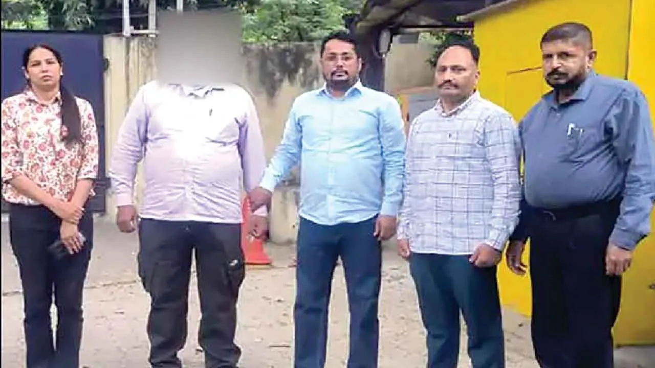 Bribe: लुधियाना अदालत में तैनात नायब कोर्ट रिश्वत लेते गिरफ्तार  