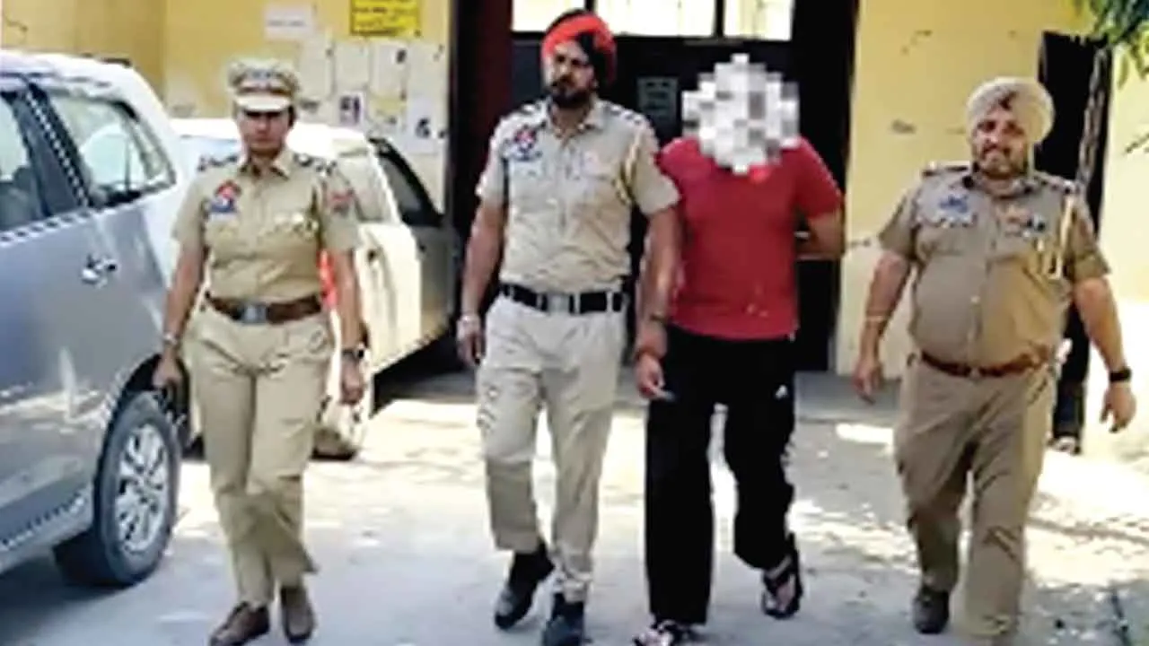 Viral Video: थाना डेहलों के बाहर भड़काऊ वीडियो बनाने वाला युवक गिरफ्तार