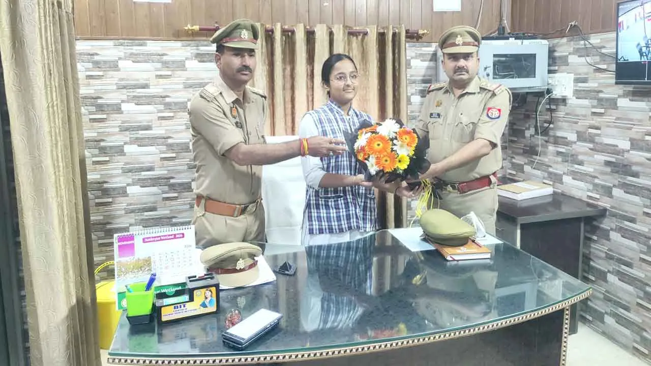 शिखर शिक्षा सदन सीनियर सैकेंडरी स्कूल की छात्रा बनी एक दिन की थानाध्यक्ष, मीरापुर में अनोखी पहल