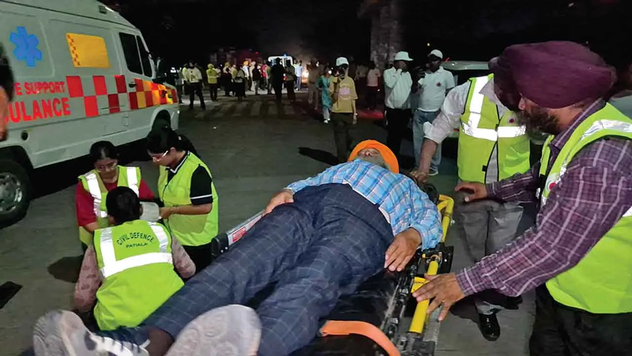 Mock Drill: डीएम डब्ल्यू ने करवाई नागरिक सुरक्षा मॉक ड्रिल