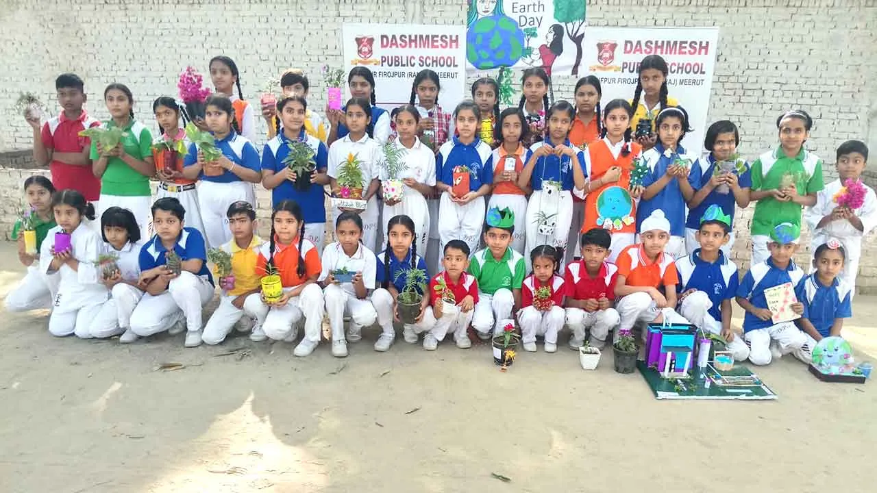 Earth Day: विश्व पृथ्वी दिवस पर दशमेश पब्लिक स्कूल में जागरूकता कार्यक्रम, पौधारोपण कर दिया पर्यावरण संरक्षण का संदेश