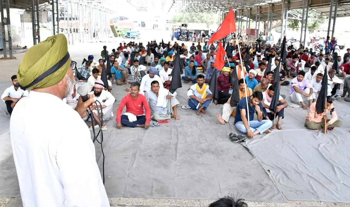 Workers Protest: काला दिवस पर केंद्र सरकार की नीतियों के विरोध में गरजे मजदूर