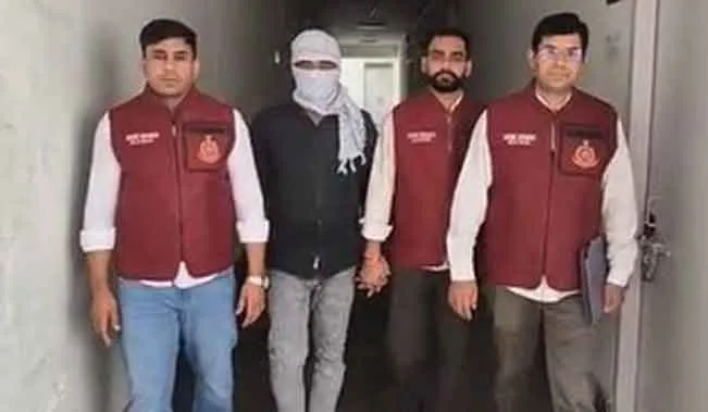 नकली सीमेंट बनाने वाली दो अवैध फैक्ट्रियों का भंडाफोड़, दिल्ली पुलिस ने एक को किया गिरफ्तार