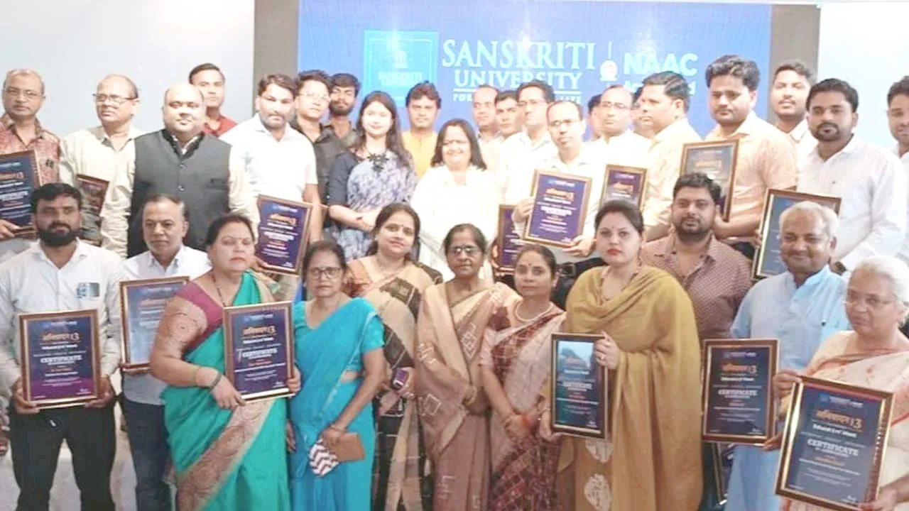 संस्कृति विश्वविद्यालय द्वारा कार्यक्रम आयोजित कर शिक्षकों का किया सम्मान 