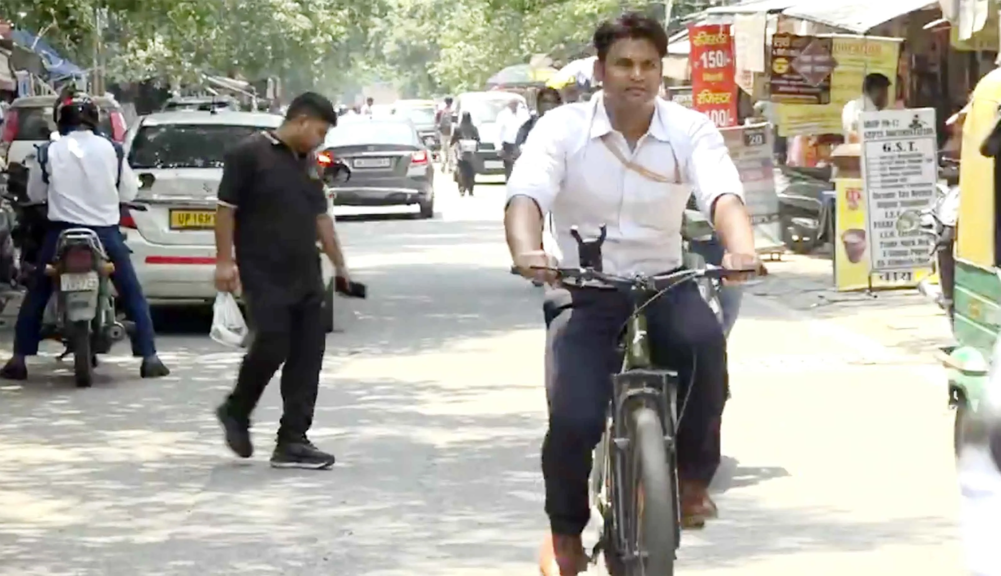 Save Fuel India: कार छोड़ साइकिल पर निकले जीएसटी अधिकारी, नरेंद्र मोदी की अपील लाई रंग