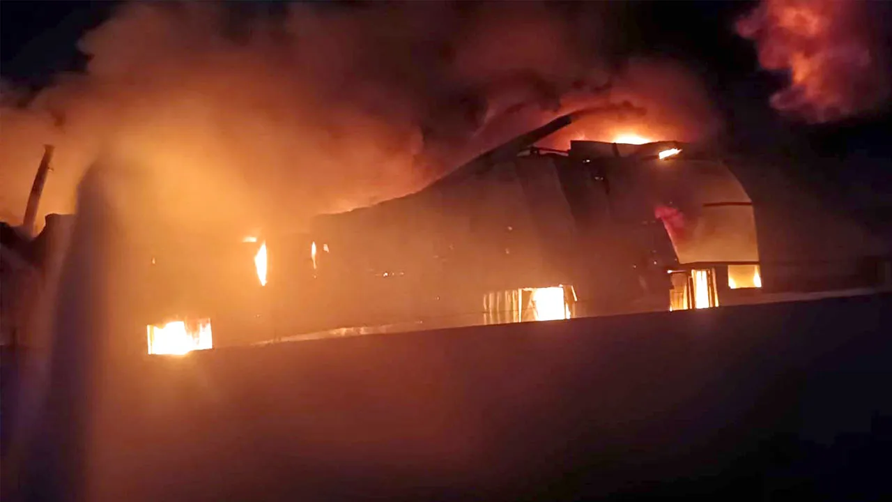 Srinagar Cement Factory Fire: श्रीनगर की सीमेंट फैक्ट्री में बड़ा हादसा, चिमनी में आग से कई मजदूर झुलसे