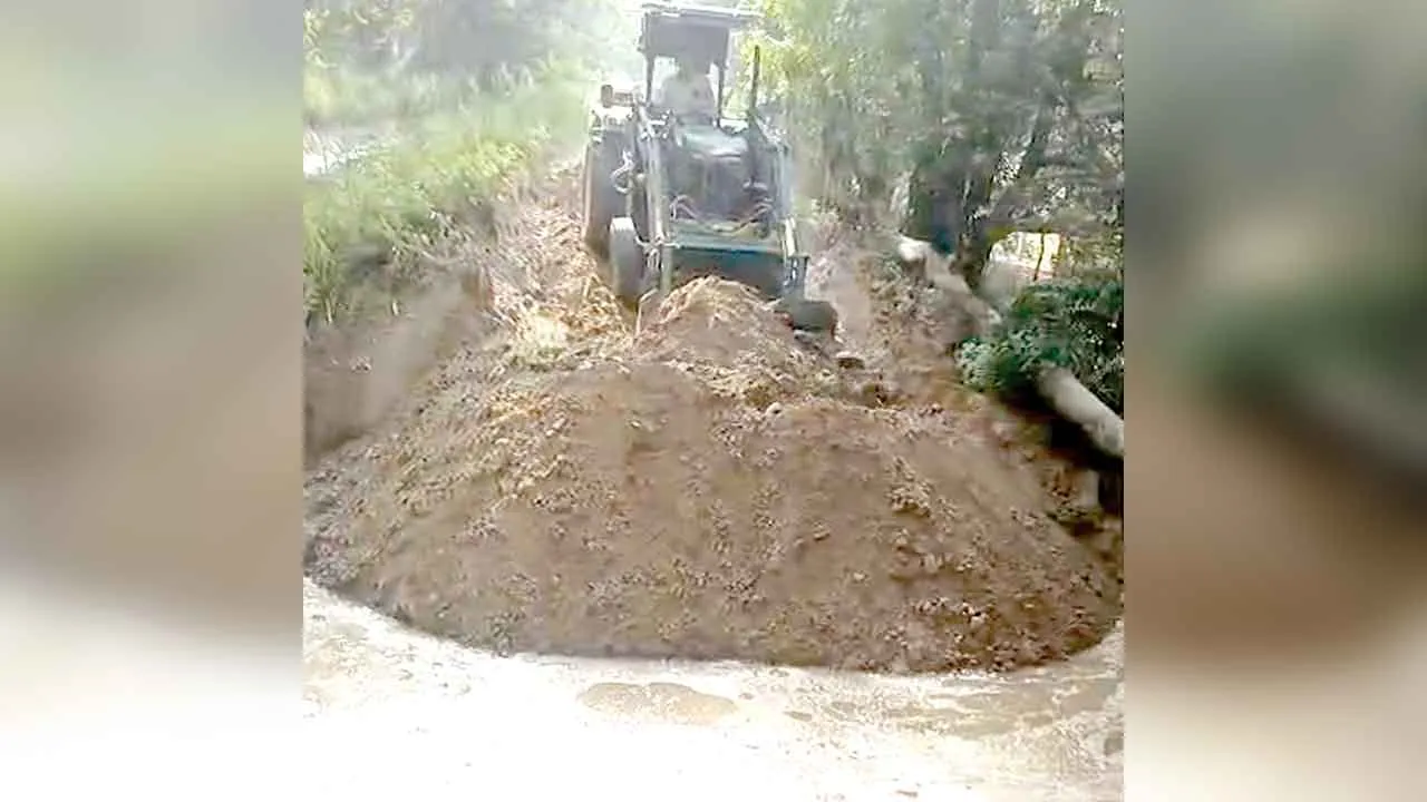  डबवाली के गांव मौजगढ़ के पास तेजाखेड़ा माइनर टूटी, खेत पानी से लबालब