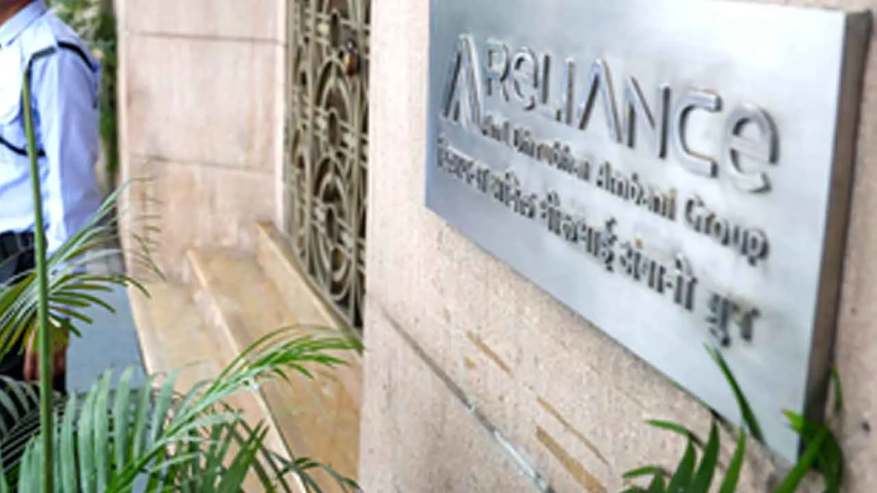 Reliance ADA Group: मुंबई में रिलायंस एडीए समूह के 17 ठिकानों पर CBI रेड, जांच जारी