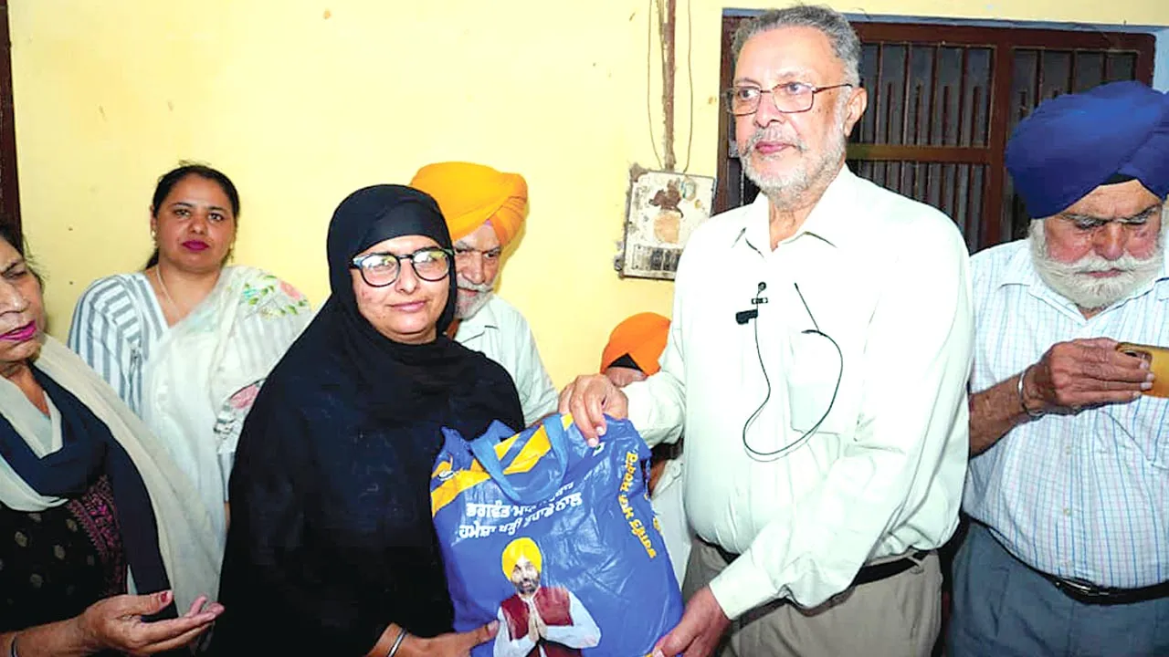 Meri Rasoi Yojana: स्वास्थ्य मंत्री ने पटियाला में राशन किटें वितरित कर शुरु की ‘मेरी रसोई’ 