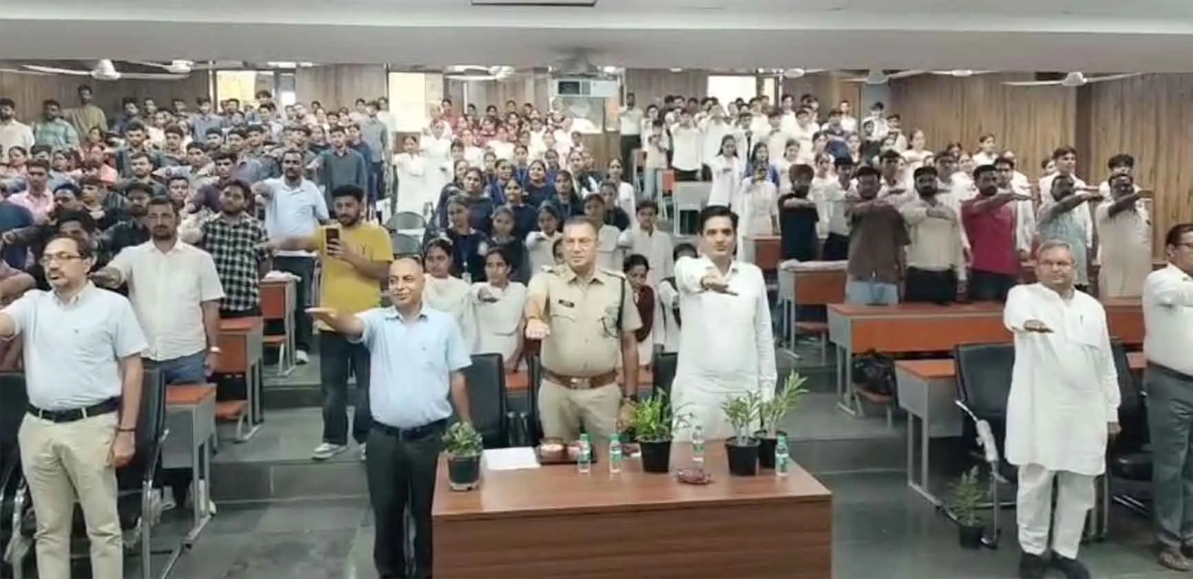 नशा करने वालों को बचाने नहीं, इलाज के लिए आगे आएं अभिभावक: एसपी 