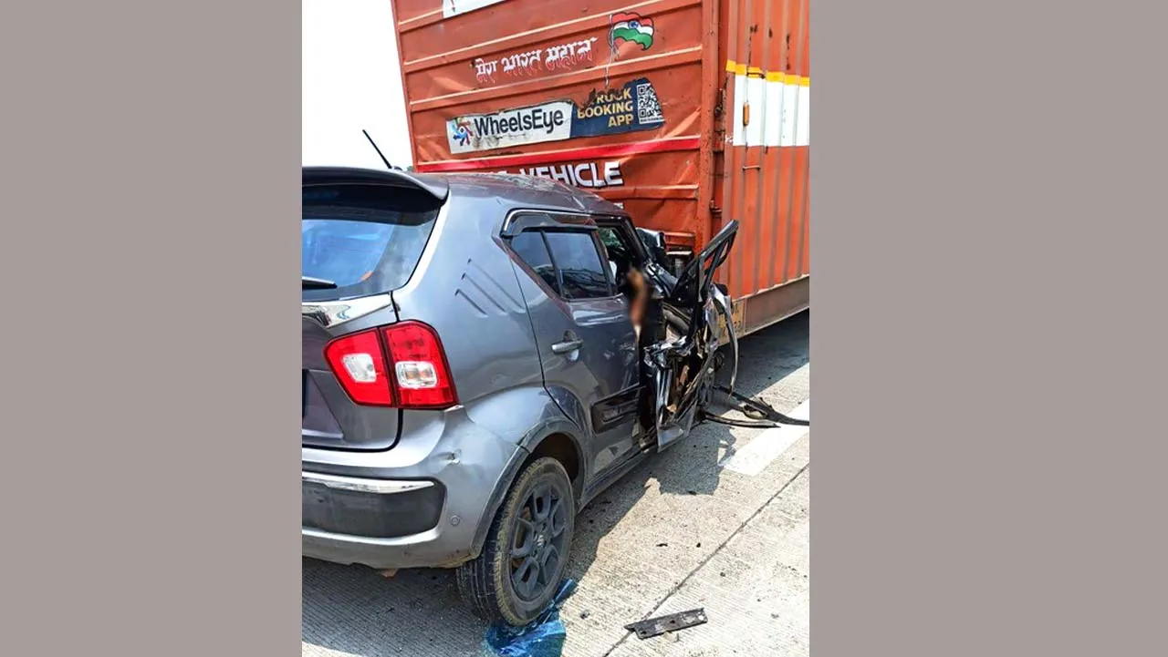 Maharashtra Road Accident: अमरावती के समृद्धि महामार्ग पर ट्रक से टकराई कार, एक ही परिवार के 5 लोगों की मौत