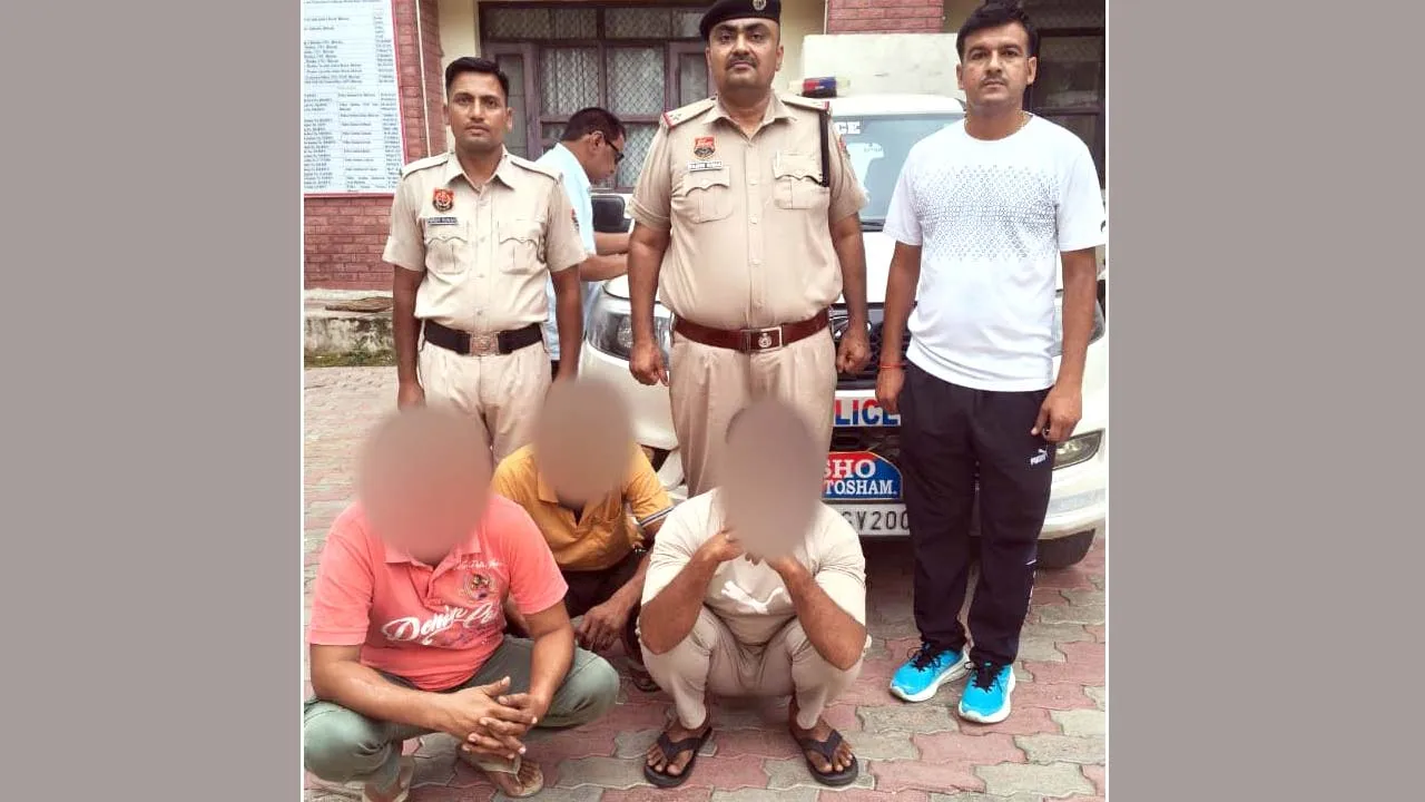 पत्थर चोरी कर सरकारी राजस्व को हानि पहुंचाने के मामले में तीन आरोपी गिरफ्तार