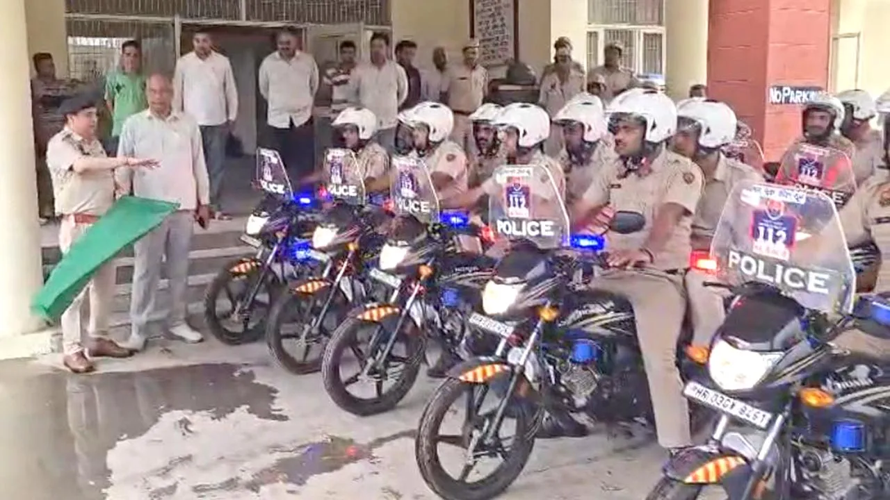 Bhiwani Police News: भिवानी पुलिस को मिलीं 10 नई राइडर मोटरसाइकिलें, कानून व्यवस्था होगी और मजबूत