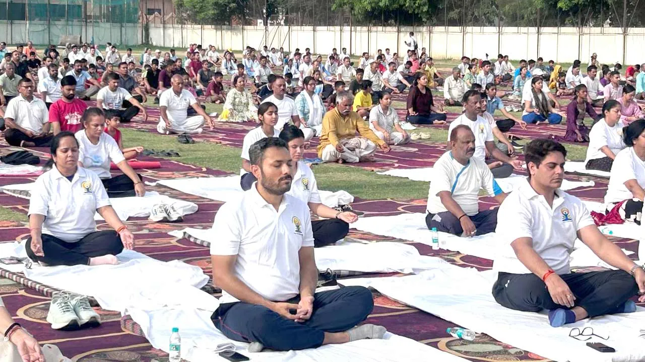 International Yoga Day: 12वें अंतर्राष्ट्रीय योग दिवस का सफलतापूर्वक हुआ समापन