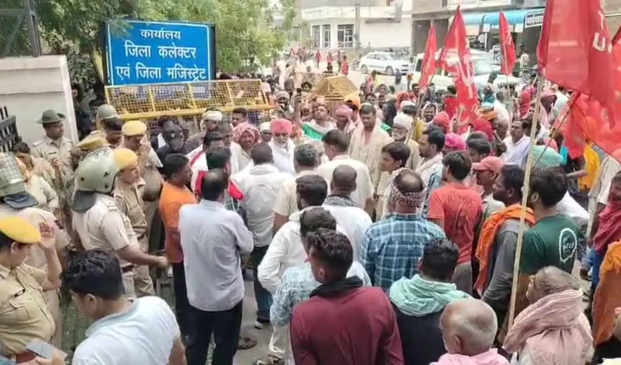 मजदूर विरोधी लेबर कोड वापस लेने की मांग, कलक्ट्रेट पर प्रदर्शन 