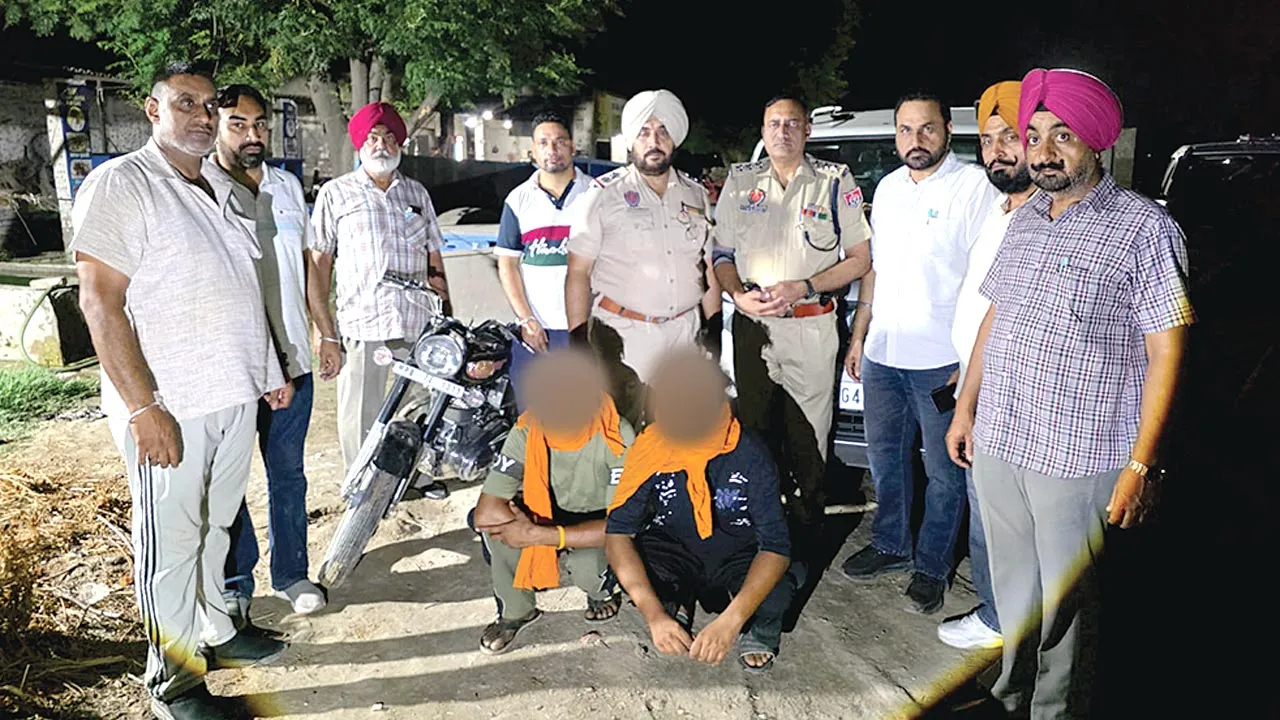 पाकिस्तानी तस्करों से जुड़े दो युवकों के कब्जे से 6 किलो 76 ग्राम हेरोइन बरामद