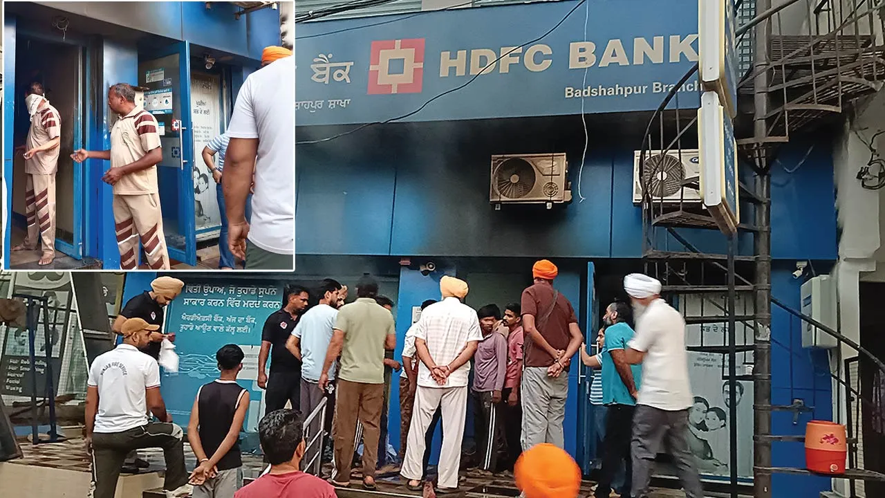 HDFC Bank Caught Fire: एचडीएफसी बैंक की ब्रांच बादशाहपुर में लगी भीषण आग, लाखों का नुकसान