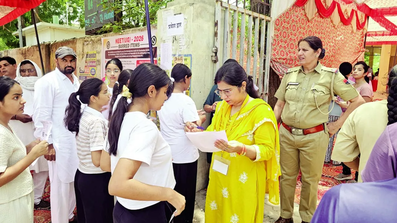 NEET UG 2026 Re-Exam: हनुमानगढ़ जिले में 7 केन्द्रों पर कड़े सुरक्षा इंतजामों के बीच शांतिपूर्ण ढंग से संपन्न हुई री-नीट यूजी परीक्षा-2026