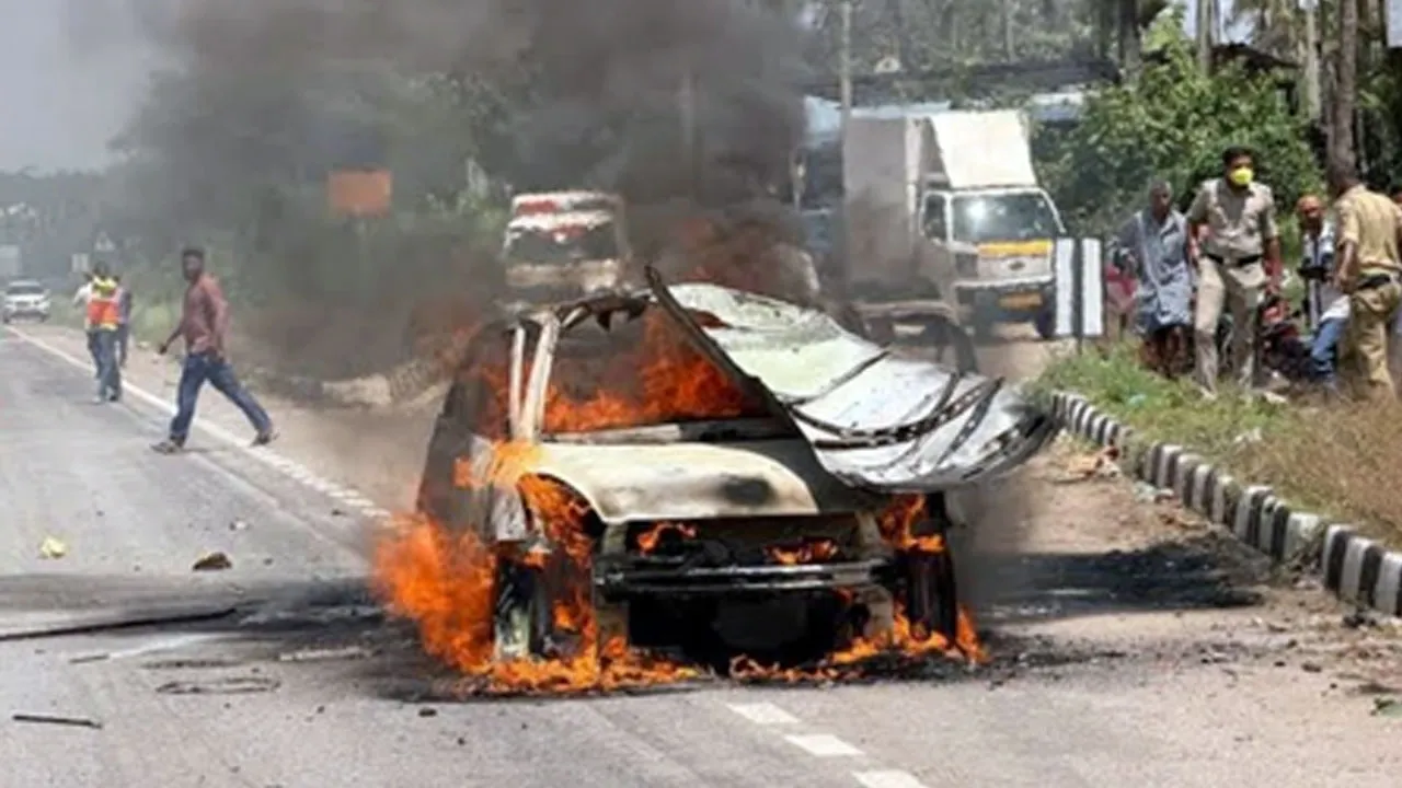 रिश्ते में शक बना जानलेवा, टैक्सी में बम फोड़कर खुद को उड़ाया, बम कहां से आया जांच जारी