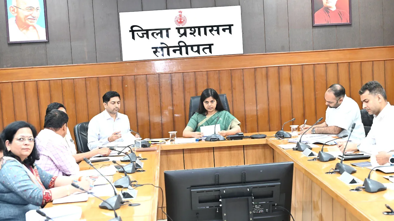 ड्रेनों में प्रदूषण रोकने के लिए सभी विभाग समन्वय के साथ करें कार्य- मण्डलायुक्त 