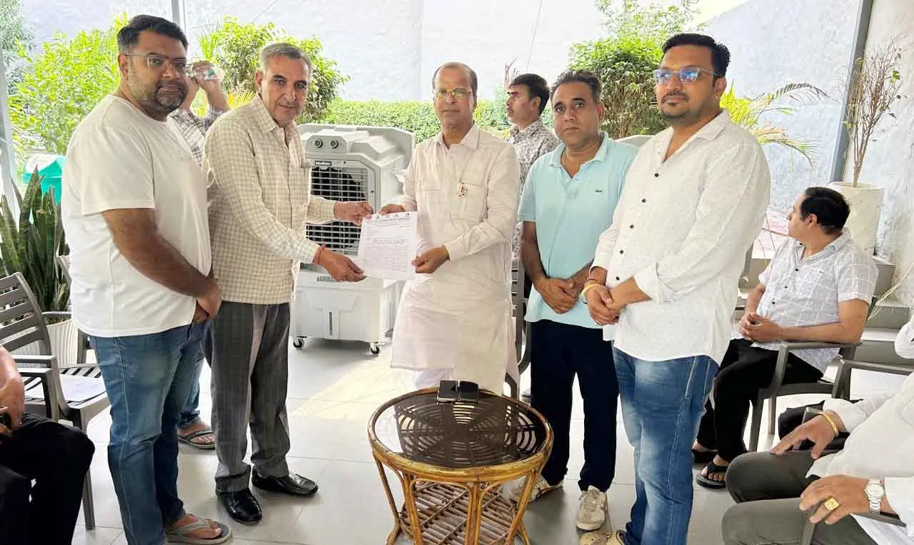 Hanumangarh News: पेसो अनुमोदित कंटेनर की शर्त हटाने की मांग 