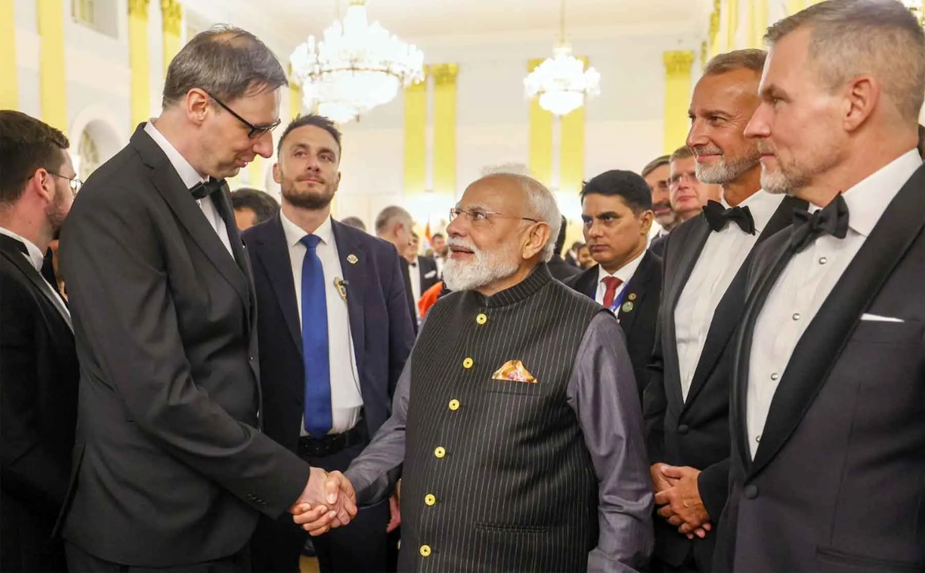 पीएम मोदी को मिला इस देश का सर्वोच्च सम्मान, एनडीए बोली-140 करोड़ भारतीय गौरवान्वित
