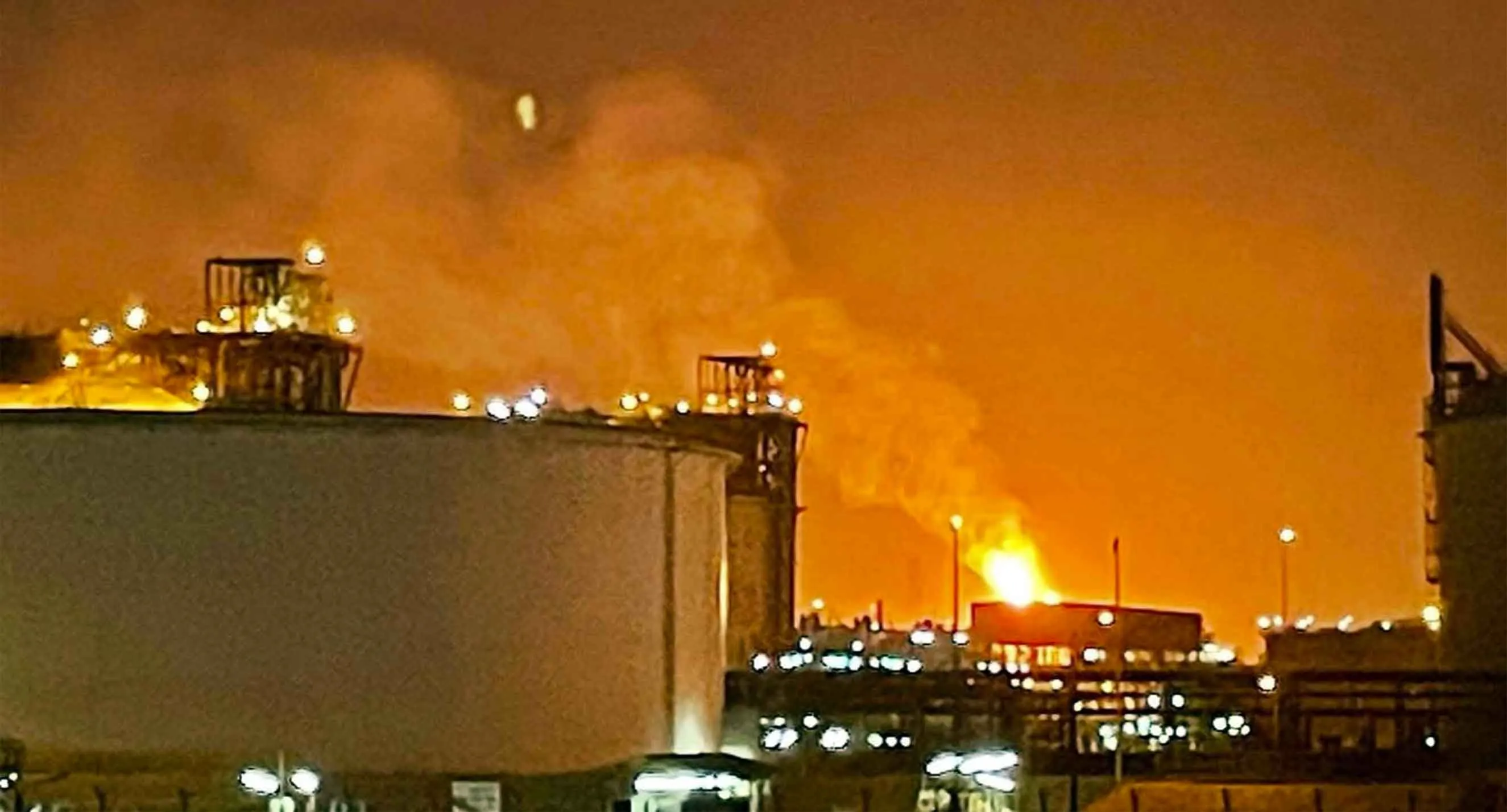 Qatar Gas Facility Blast: दुनिया के सबसे अहम एनर्जी हब में से एक कतर के गैस प्लांट में हुआ बड़ा धमाका