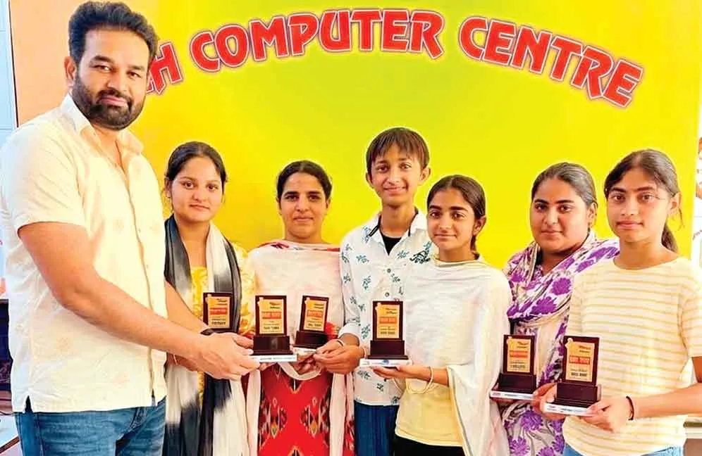 सच कंप्यूटर सेंटर में टाइपिंग प्रतियोगिता में विद्यार्थियों ने दिखाई प्रतिभा