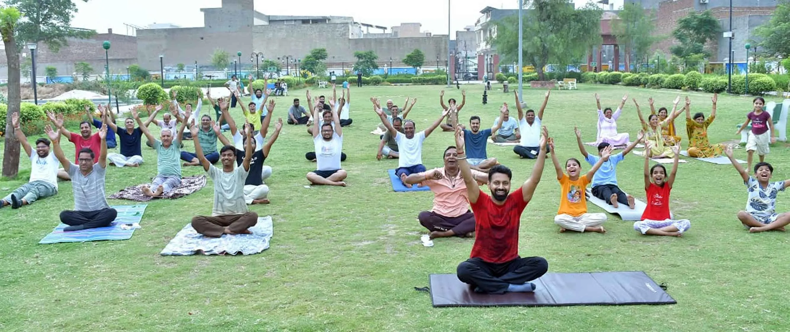International Yoga Day: स्वस्थ जीवनशैली अपनाने का लिया संकल्प 