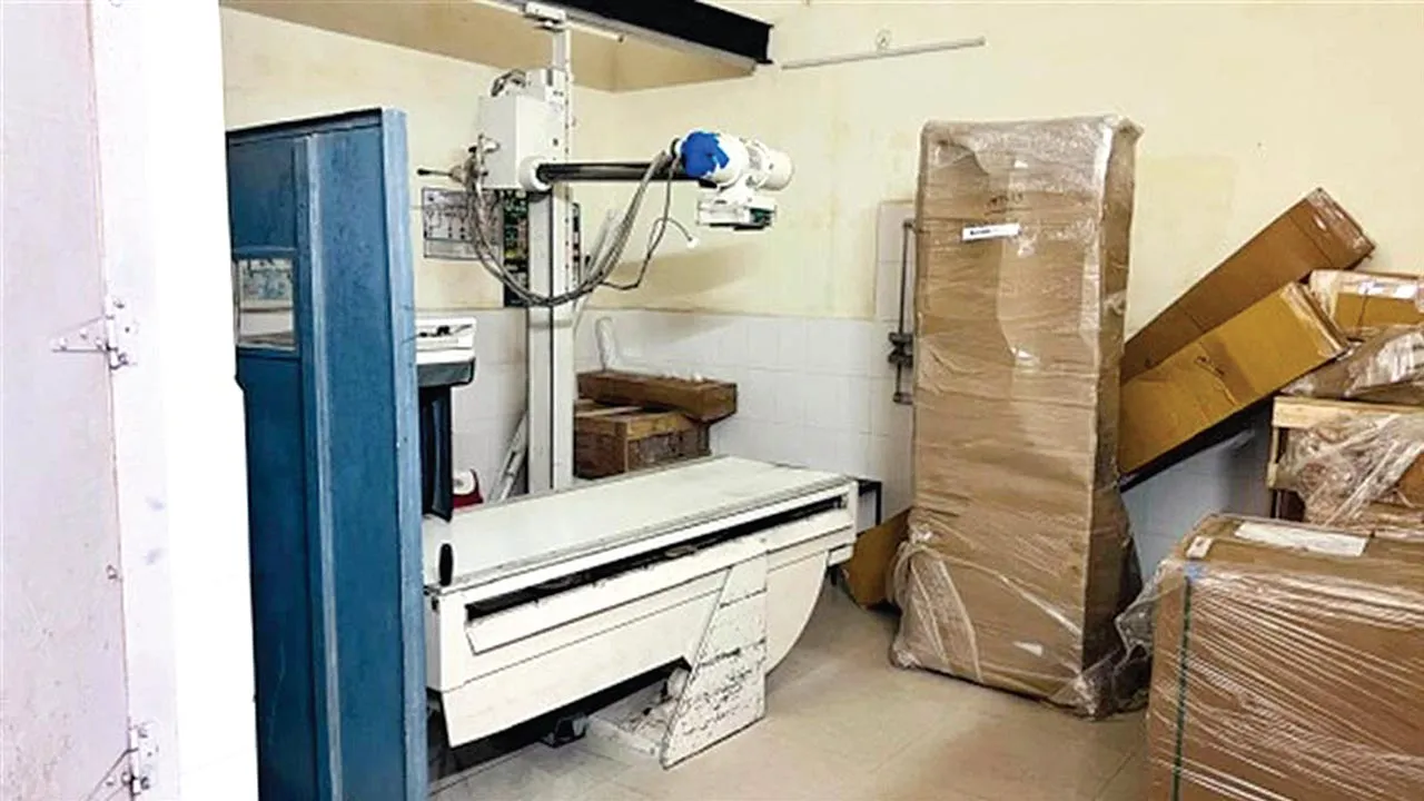 सिविल अस्पताल में इलाज के लिए आने वाले मरीज निजी केन्द्रों पर महंगे दामों में एक्स-रे कराने को मजबूर