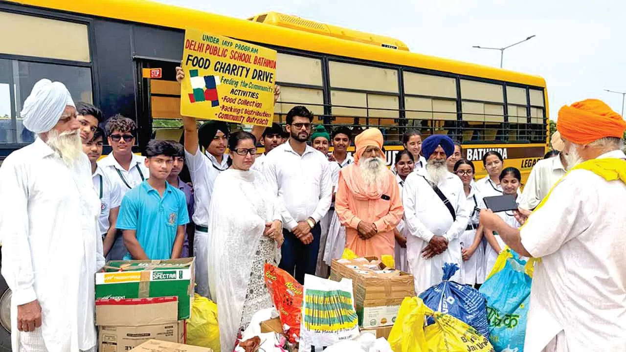 डीपीएस बठिंडा के छात्रों ने चलाया फीडिंग द् कम्युनिटी अभियान