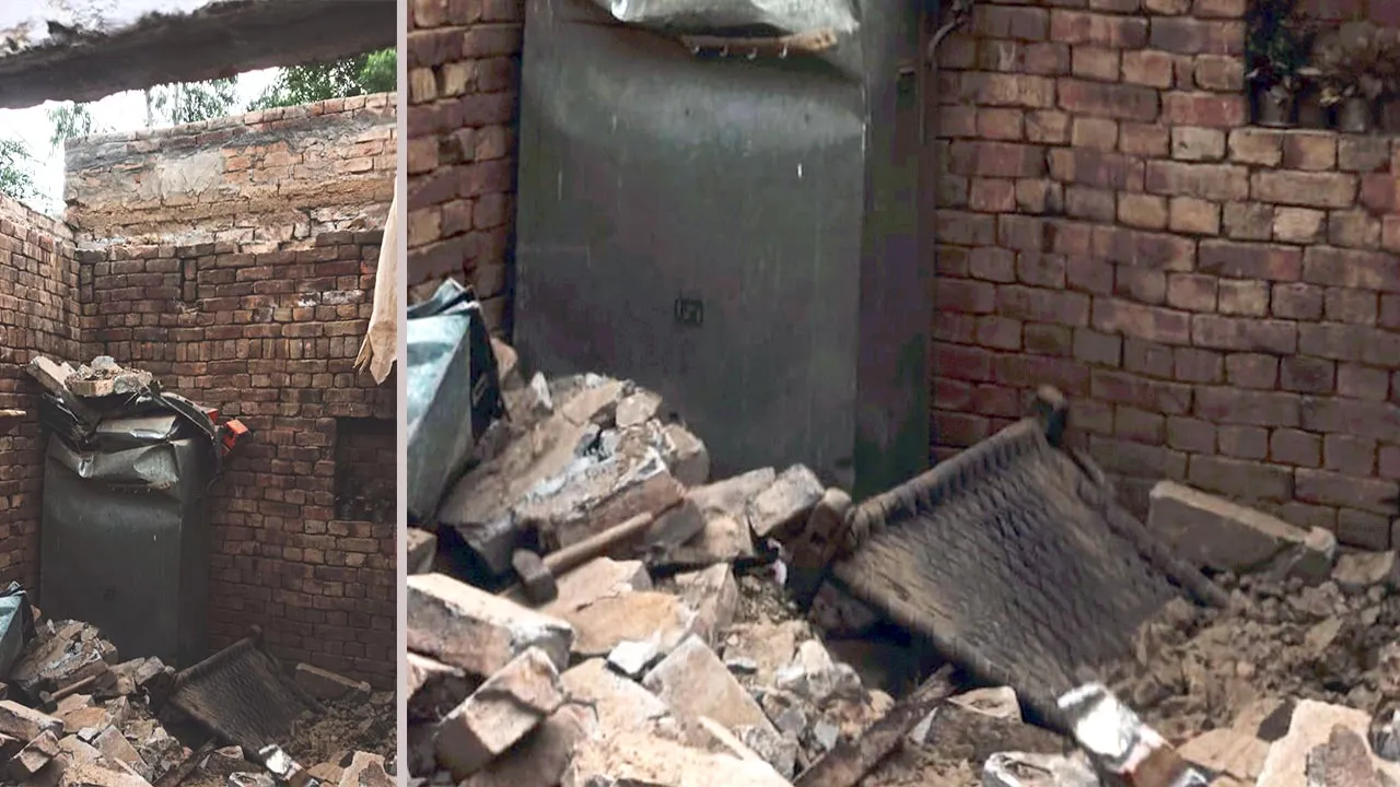 Roof Collapse: रहनखेड़ी में मकान की छत गिरी, बाल-बाल बचा परिवार, मुआवजे की लगाई गुहार