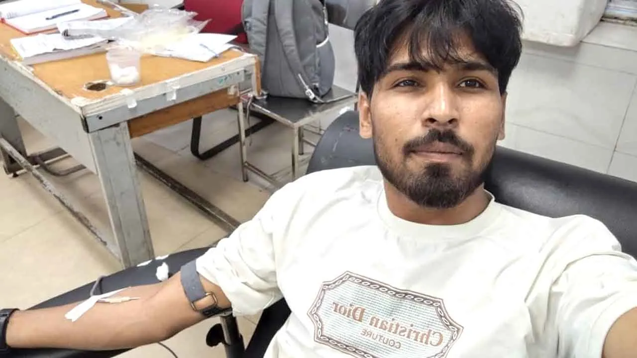 Blood Donation: कोटा के दीपक इन्सां ने रक्तदान कर महिला की जान बचाई
