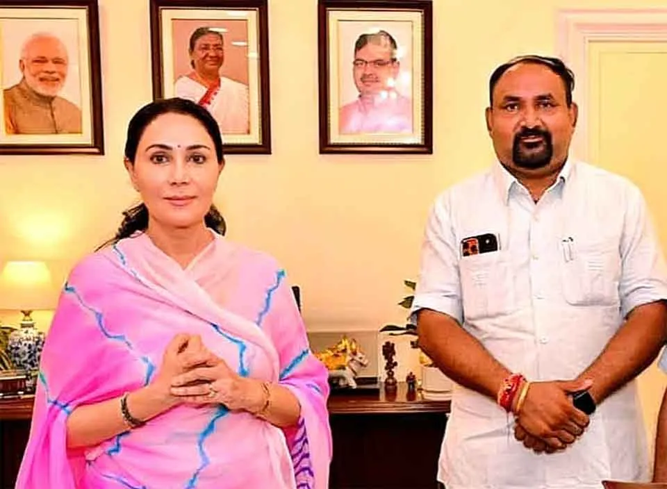 Hanumangarh News: नागरिक हवाई अड्डा की घोषणा की मांग, उपमुख्यमंत्री दीया कुमारी से मिले भाजपा नेता संजय शर्मा