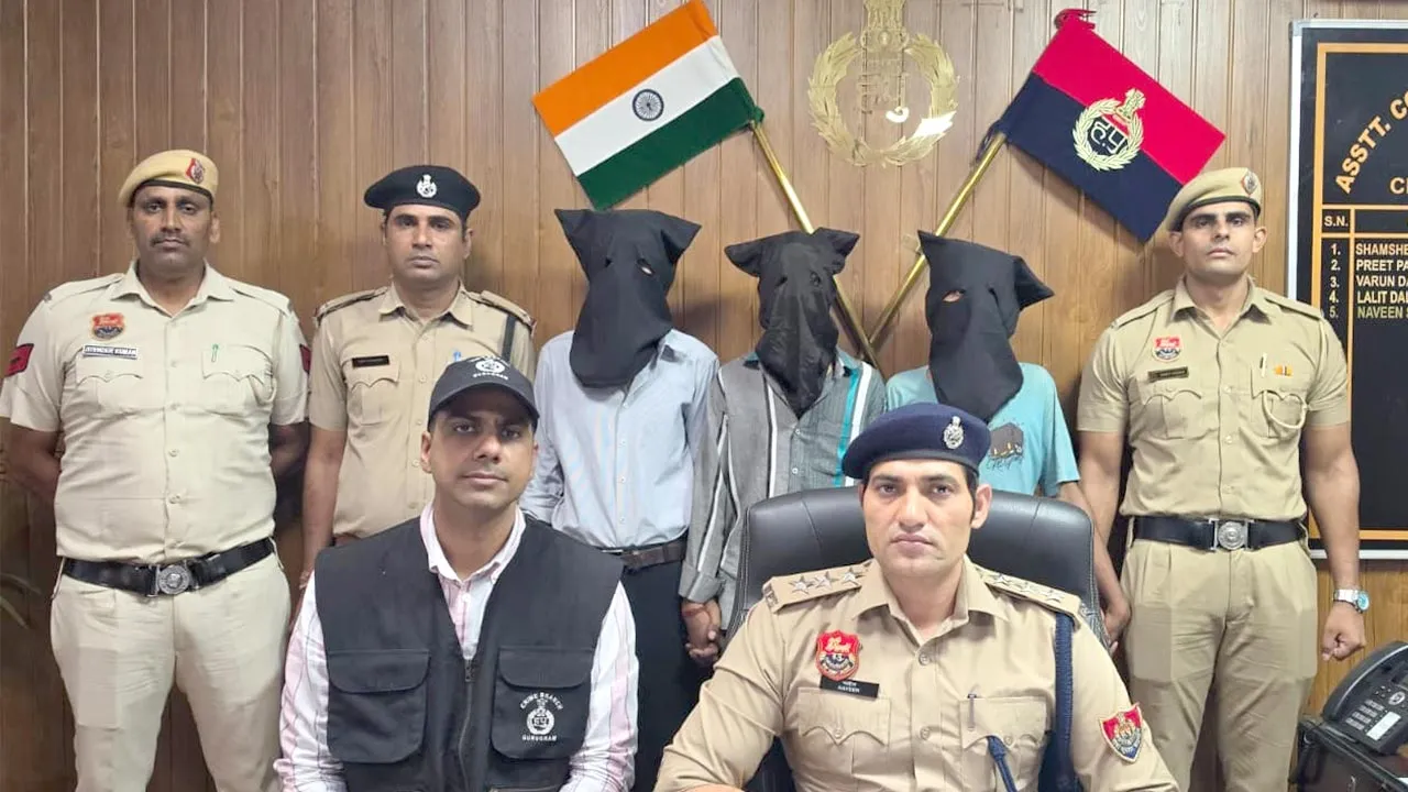 महिला को घायल कर चेन-मोबाइल लूटने वाले तीन युवक व एक नाबालिग गिरफ्तार