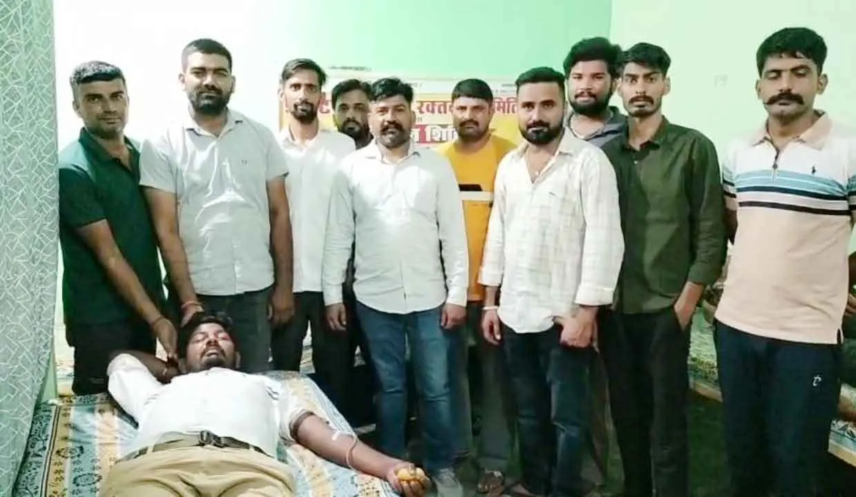 Blood Donation Camp: जन्मदिन पर अनूठी पहल, लगा रक्तदान शिविर 