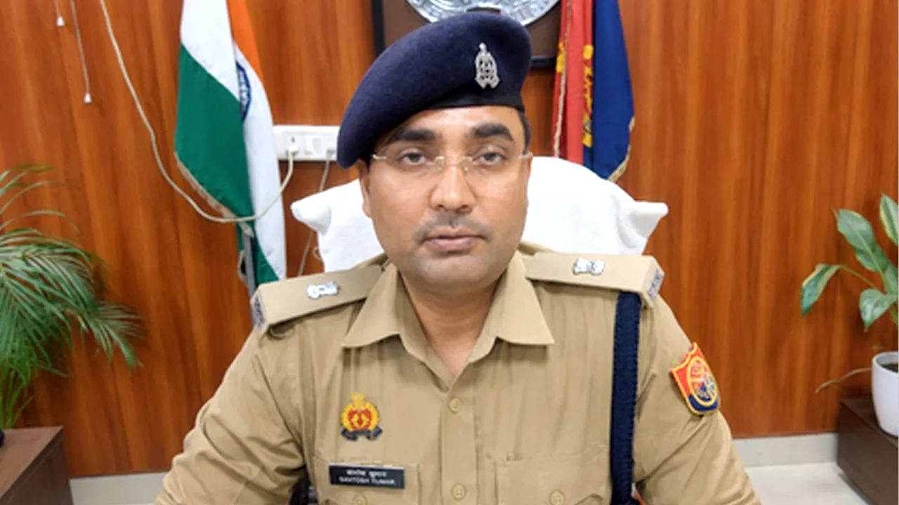 जेवर में भीषण सड़क हादसा, स्कॉर्पियो की टक्कर से तीन युवकों की मौत
