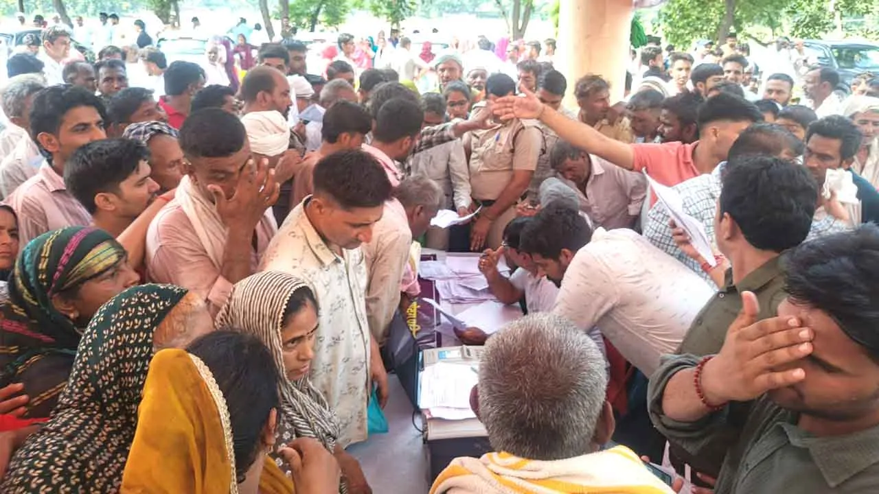 Rojgar Mela: जुलाना में लगा रोजगार मेला, रोजगार अवसरों को बढ़ावा देने के लिए 19 विभाग रहे मौजूद