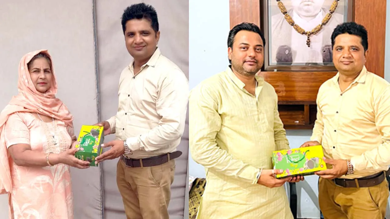 सच कहूँ के लक्की ड्रा विजेता पाठकों को वितरित किये उपहार