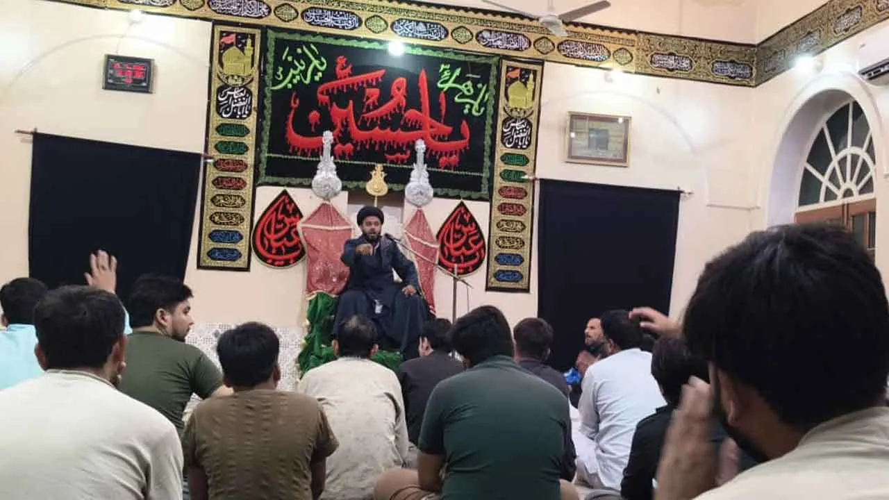 इमामबाड़ा कलां व खुर्द में अशरा-ए-मजलिस का शुभारंभ, कर्बला के शहीदों को किया याद