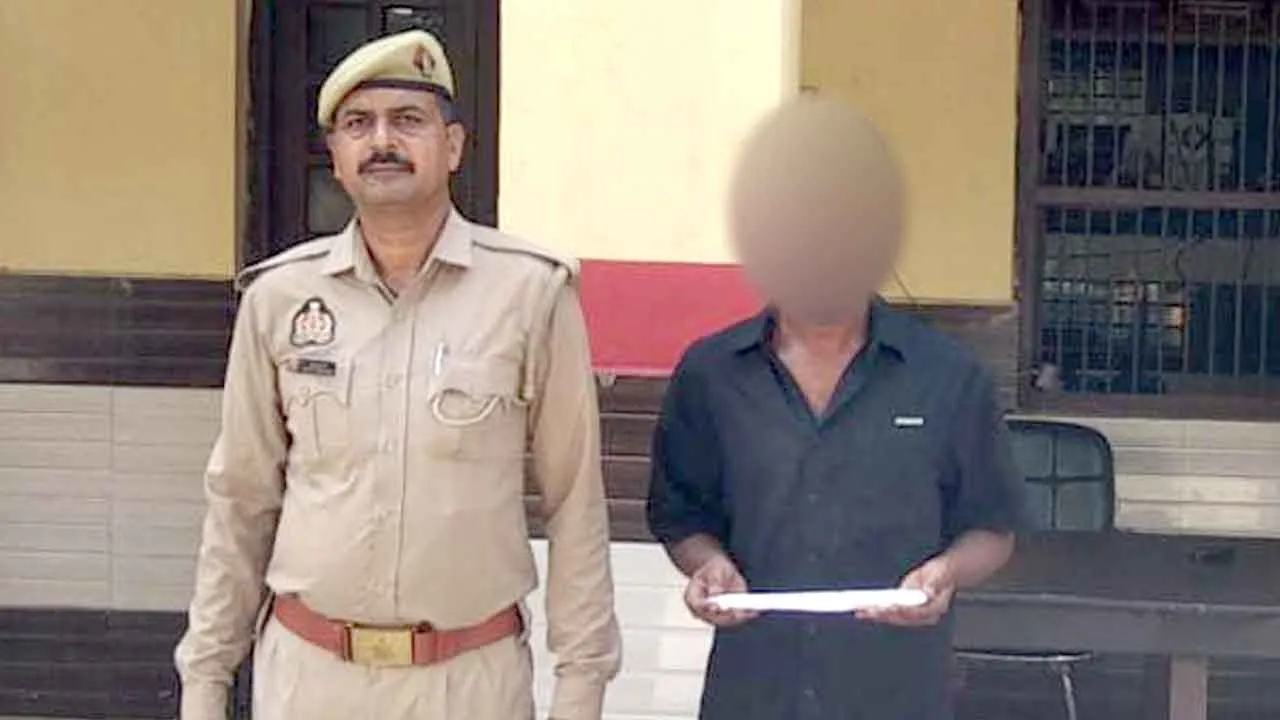 गैंगस्टर में वांछित 15 हजार का इनामी गिरफ्तार, छुरी बरामद